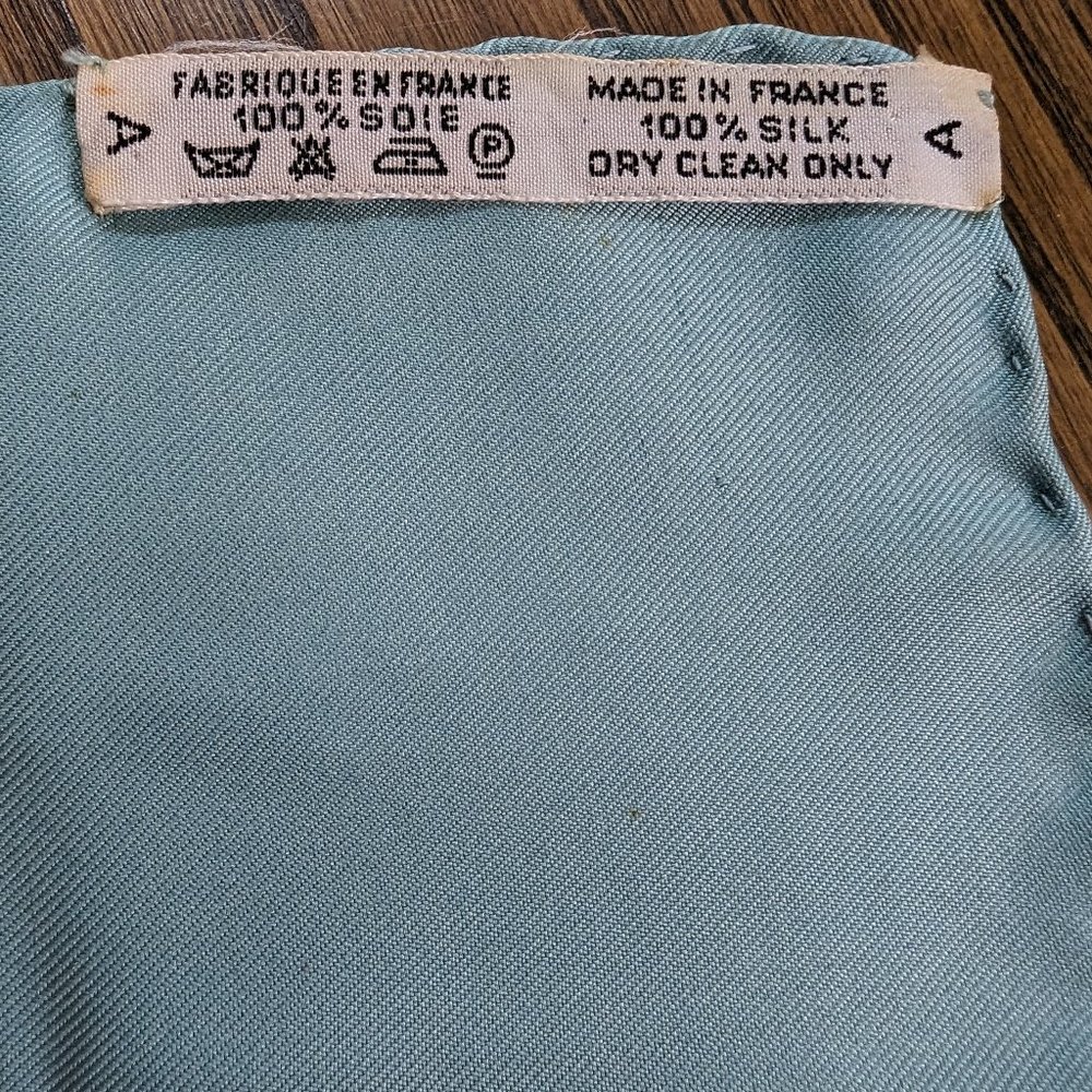 Vintage Hermes Cols Verts Blue Pastel 90 cm Silk Scarf Rare - Picture 13 of 16
